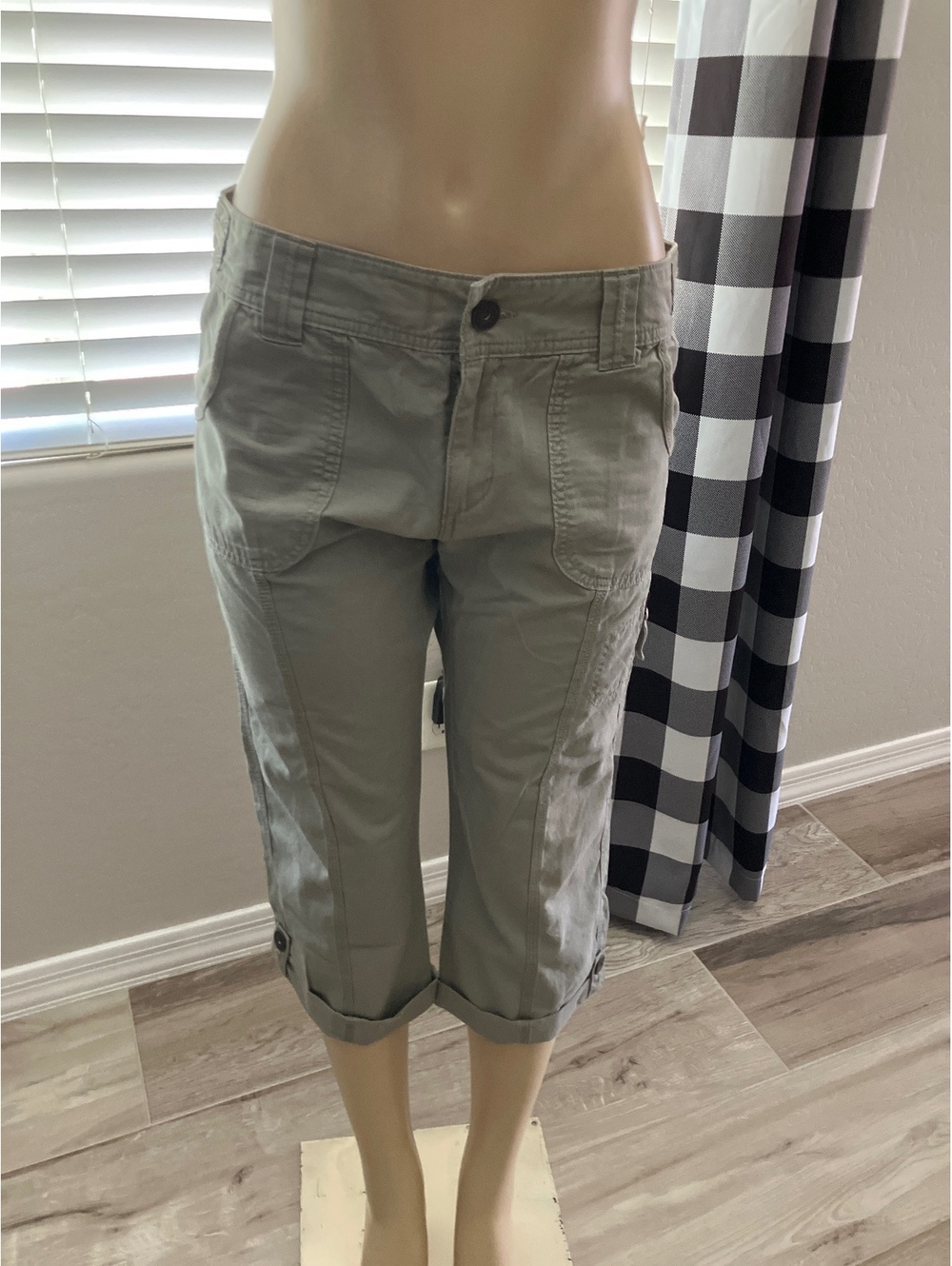 Preloved Eddie Bauer Cargo/Gaucho/Jorts Pants Green #2057